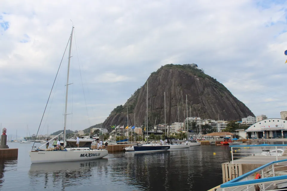 Sailing yachts moored at the Rio yacht club marina with Sugarloaf Mountain behind