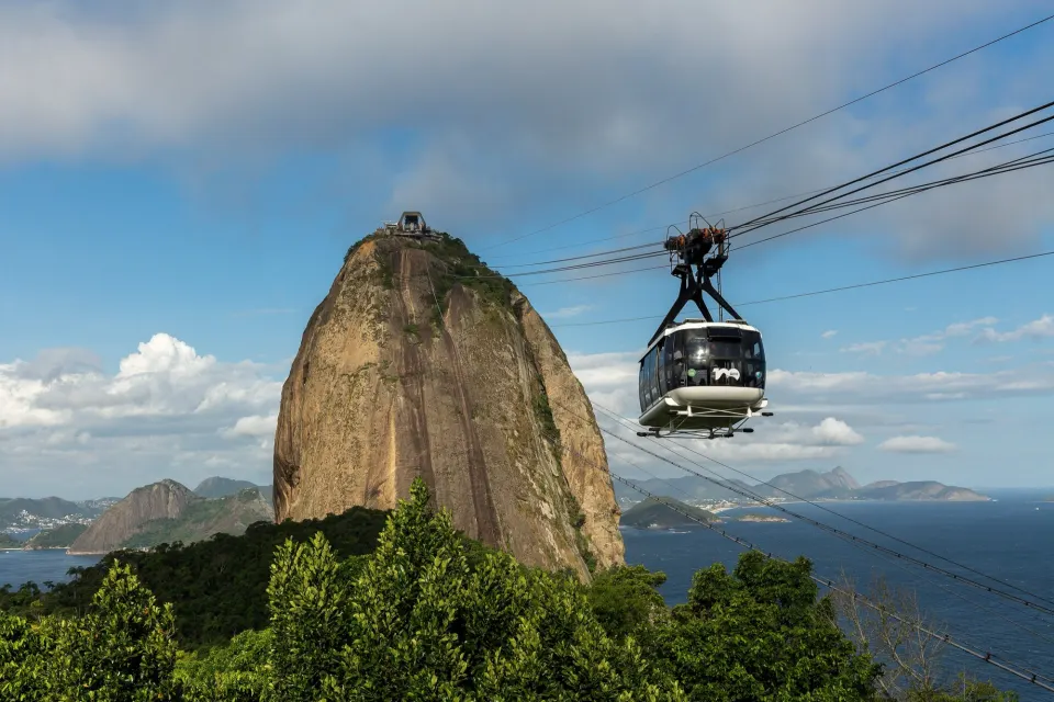 Sugarloaf cable car gondola approaching the granite peak of Pão de Açúcar